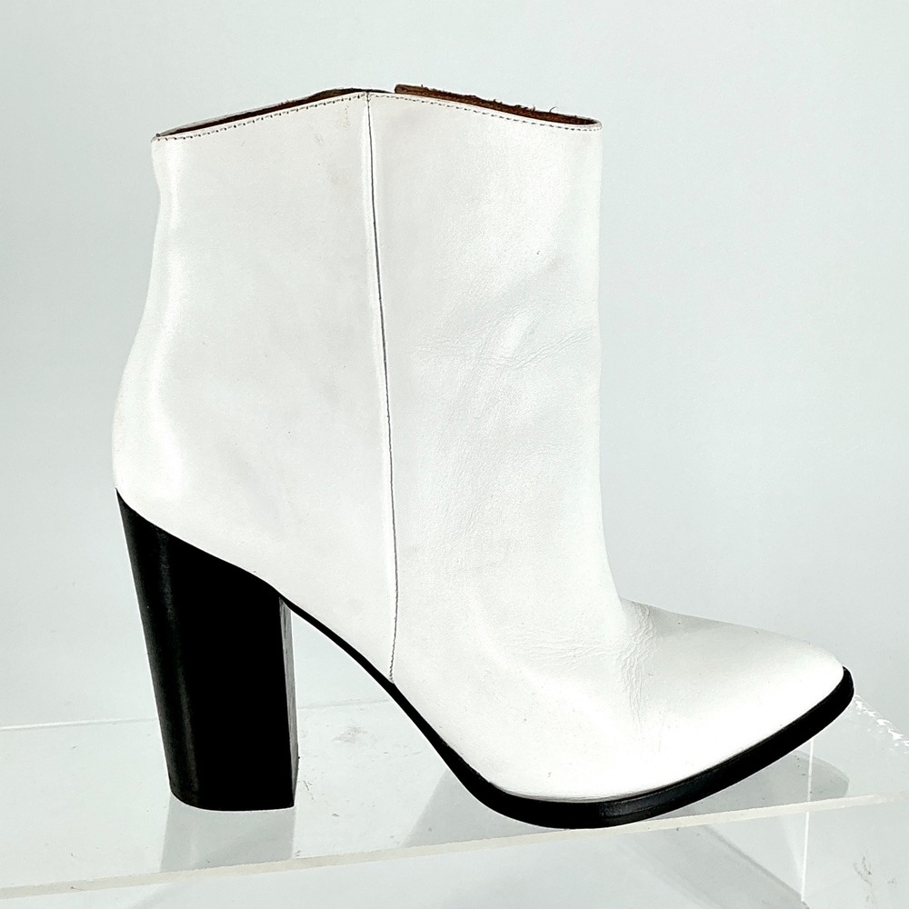 Halogen Size 6.5 White Leather Pointed Toe Ankle Booties Block Heel Bergen